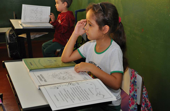 Secretaria de Educação leva cartilha às escolas municipais Secretaria de Educação leva cartilha às escolas municipais