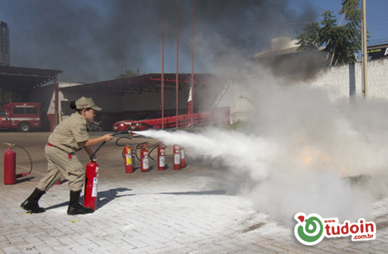 9ª Companhia Independete Bombeiro Militar de Inhumas realiza intrução com alunos do Projeto Bombeiro Mirim 9ª Companhia Independete Bombeiro Militar de Inhumas realiza intrução com alunos do Projeto Bombeiro Mirim