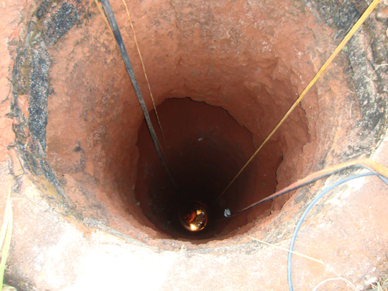 Bombeiros ajudam na escavação de ossada humana Bombeiros ajudam na escavação de ossada humana
