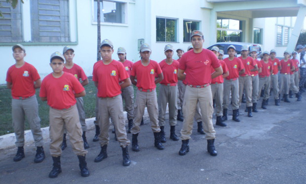 Caminhada marca início das atividades do Projeto Bombeiros Mirim em Inhumas Caminhada marca início das atividades do Projeto Bombeiros Mirim em Inhumas