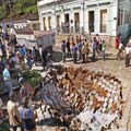 Caminhão abre cratera na cidade de Goiás