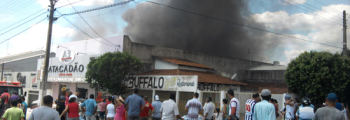 Incêndio destrói parte de duas lojas de enxovais em Inhumas