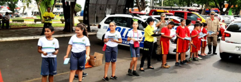 Crianças da FAMI participam de campanha que promove a educação no transito