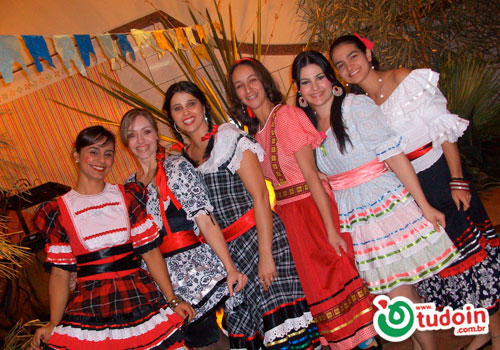 TUDOIN - Galerias de Imagens - Arraiá Cia do Corpo