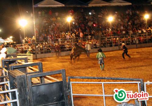 TUDOIN - Galerias de Imagens - Abertura Rodeio 2011