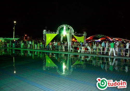 TUDOIN - Galerias de Imagens - Baile do Havaí 2012