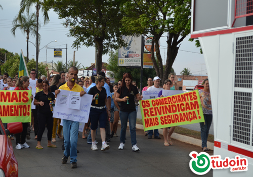 TUDOIN - Galerias de Imagens - Protesto 