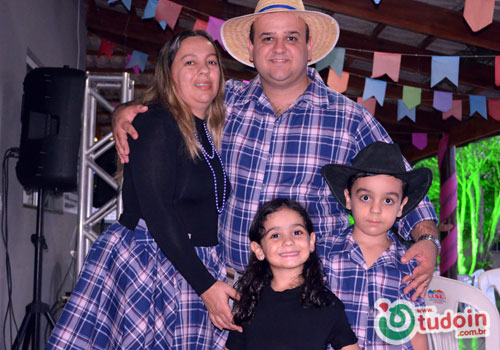TUDOIN - Galerias de Imagens - Arraiá do Vitor e Izabella