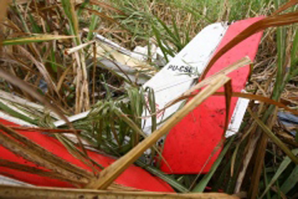 Avião de pequeno porte cai na região de Inhumas Avião de pequeno porte cai na região de Inhumas