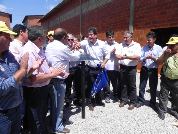 Prefeitura de Inhumas inaugura P贸lo T锚xtil Prefeitura de Inhumas inaugura P贸lo T锚xtil
