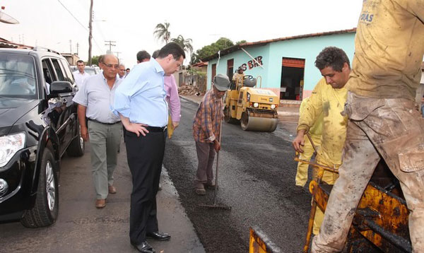 Governador Marconi Perillo Visita Obras em Inhumas e Região. Governador Marconi Perillo Visita Obras em Inhumas e Região.