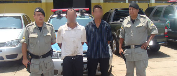 Dois Ladrões são presos, Após Roubar Motocicleta. Dois Ladrões são presos, Após Roubar Motocicleta.