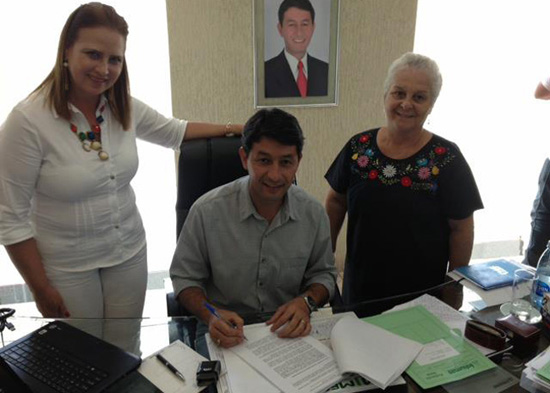 Prefeitura fecha parceria com Emater Prefeitura fecha parceria com Emater