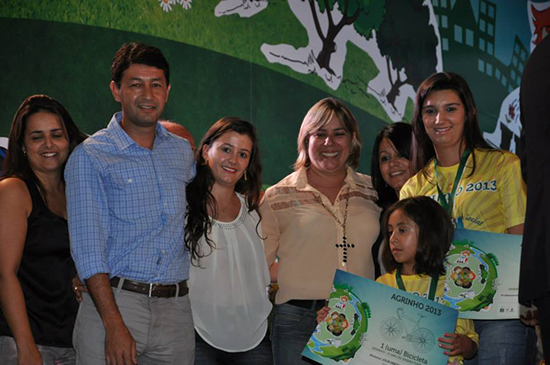 Alunas de Inhumas recebem premiação nacional Alunas de Inhumas recebem premiação nacional