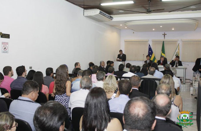 Posse da mesa diretora de 2015 e vereadores lota câmara Municipal Posse da mesa diretora de 2015 e vereadores lota câmara Municipal