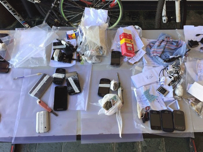 Polícia desarticula grupo suspeito de tráfico conduzido por presos de Inhumas-GO Polícia desarticula grupo suspeito de tráfico conduzido por presos de Inhumas-GO