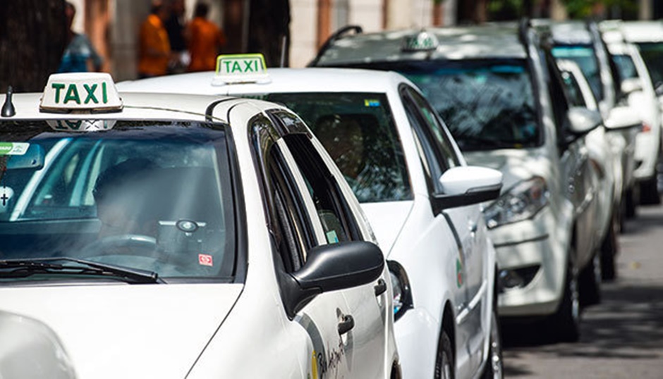 Taxistas de Goiânia podem oferecer descontos nas corridas Taxistas de Goiânia podem oferecer descontos nas corridas